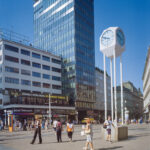 Neboder i sat, Trg bana Jelačića